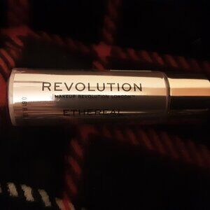 Revolution makeup London liquid highlighter